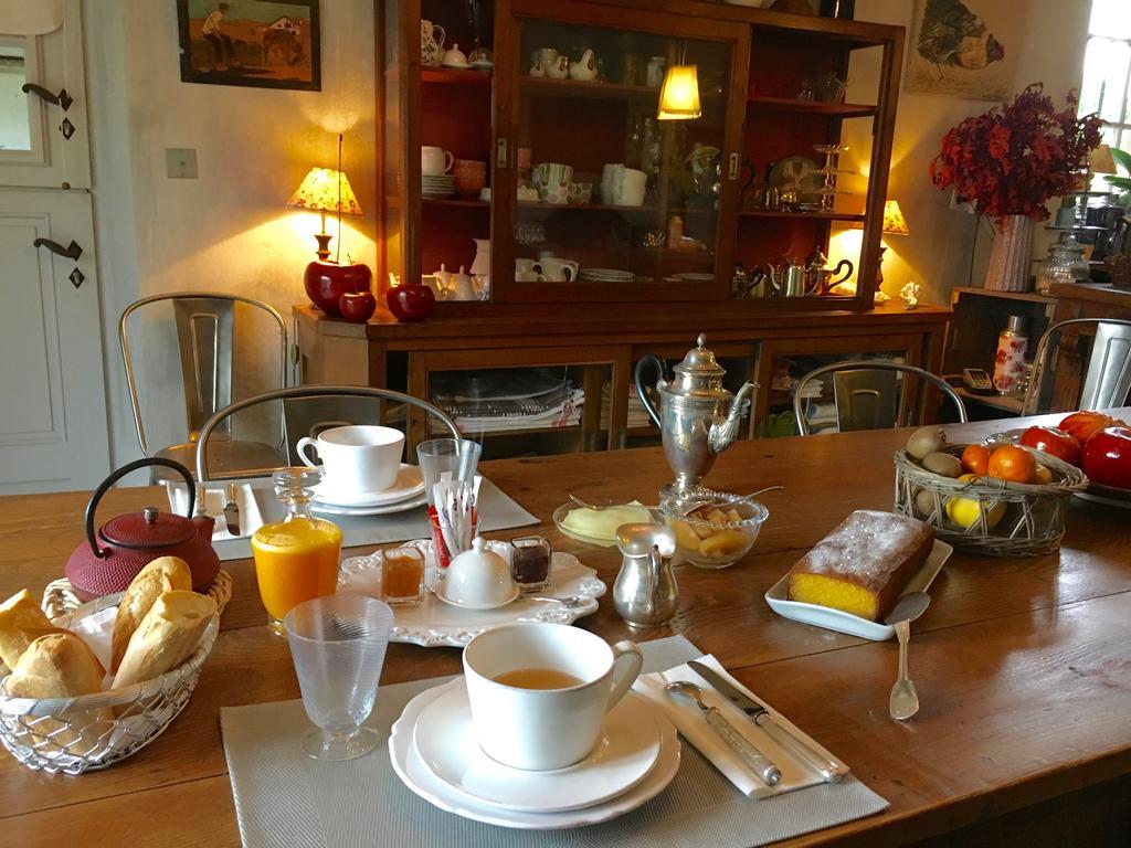 アルカング Les Volets Bleus Bed & Breakfast エクステリア 写真
