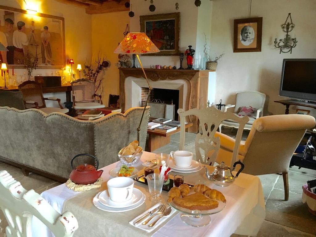 アルカング Les Volets Bleus Bed & Breakfast エクステリア 写真