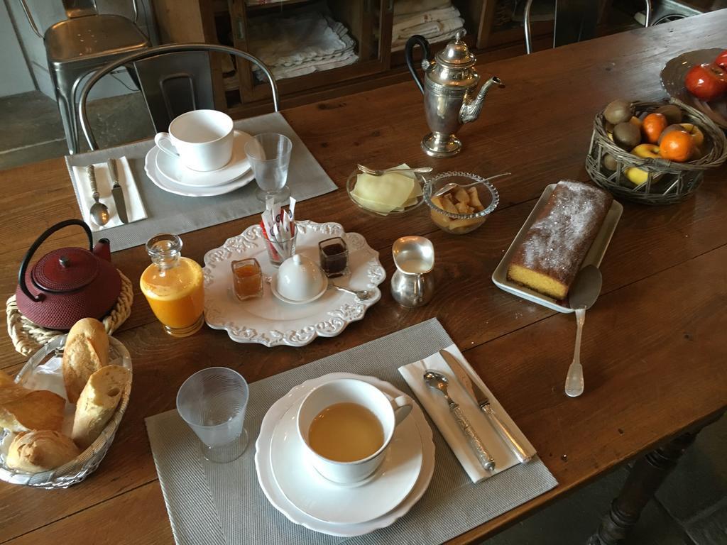 アルカング Les Volets Bleus Bed & Breakfast エクステリア 写真