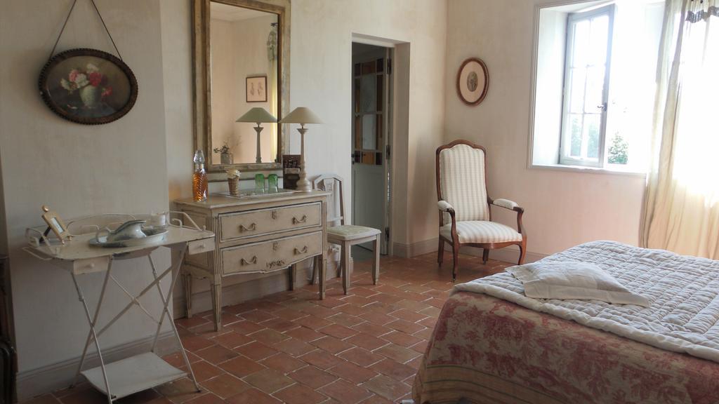 アルカング Les Volets Bleus Bed & Breakfast エクステリア 写真
