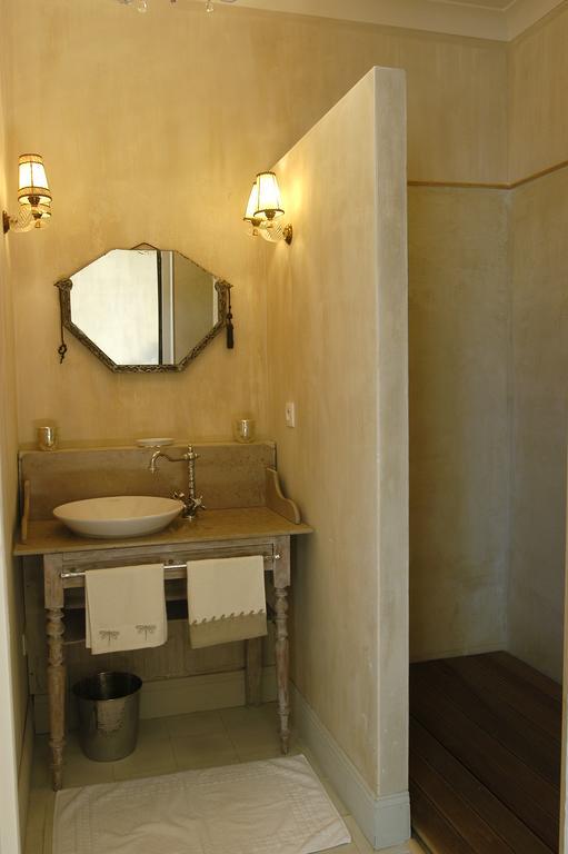アルカング Les Volets Bleus Bed & Breakfast エクステリア 写真