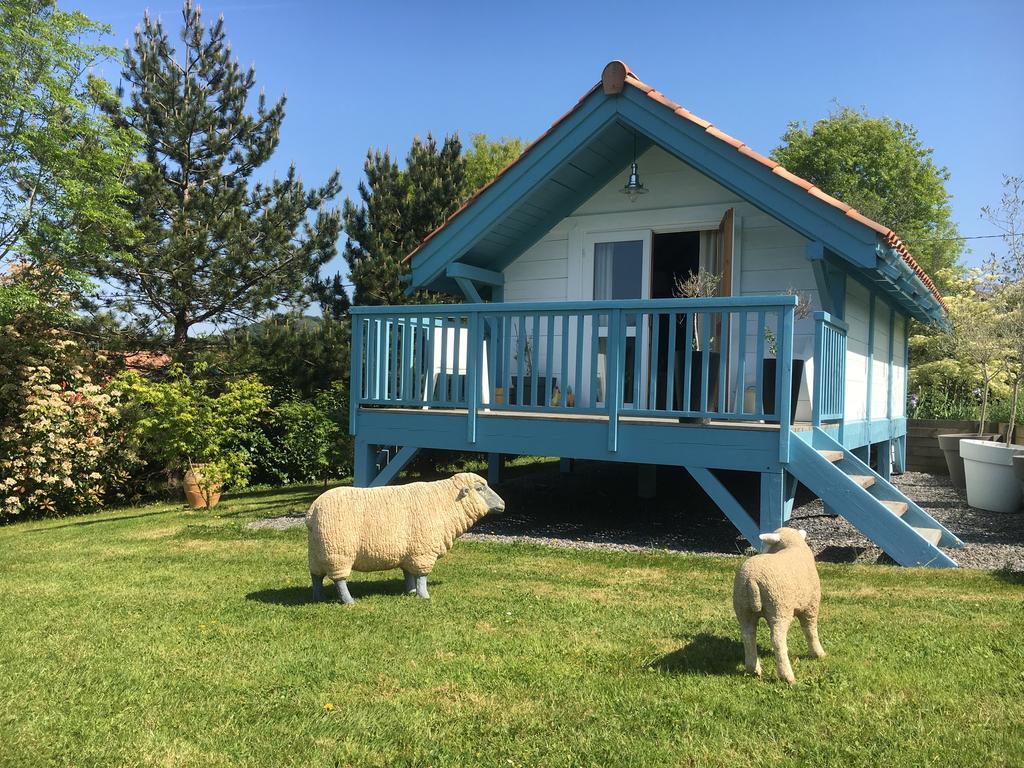 アルカング Les Volets Bleus Bed & Breakfast エクステリア 写真