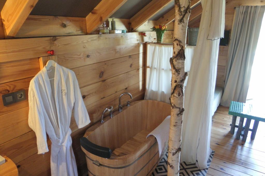 アルカング Les Volets Bleus Bed & Breakfast エクステリア 写真