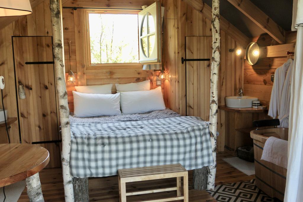 アルカング Les Volets Bleus Bed & Breakfast エクステリア 写真
