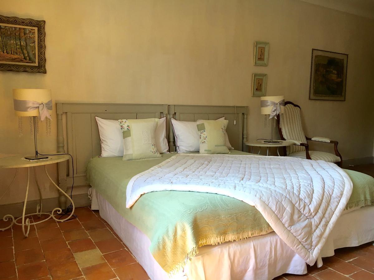 アルカング Les Volets Bleus Bed & Breakfast エクステリア 写真