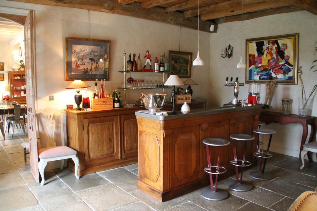 アルカング Les Volets Bleus Bed & Breakfast エクステリア 写真