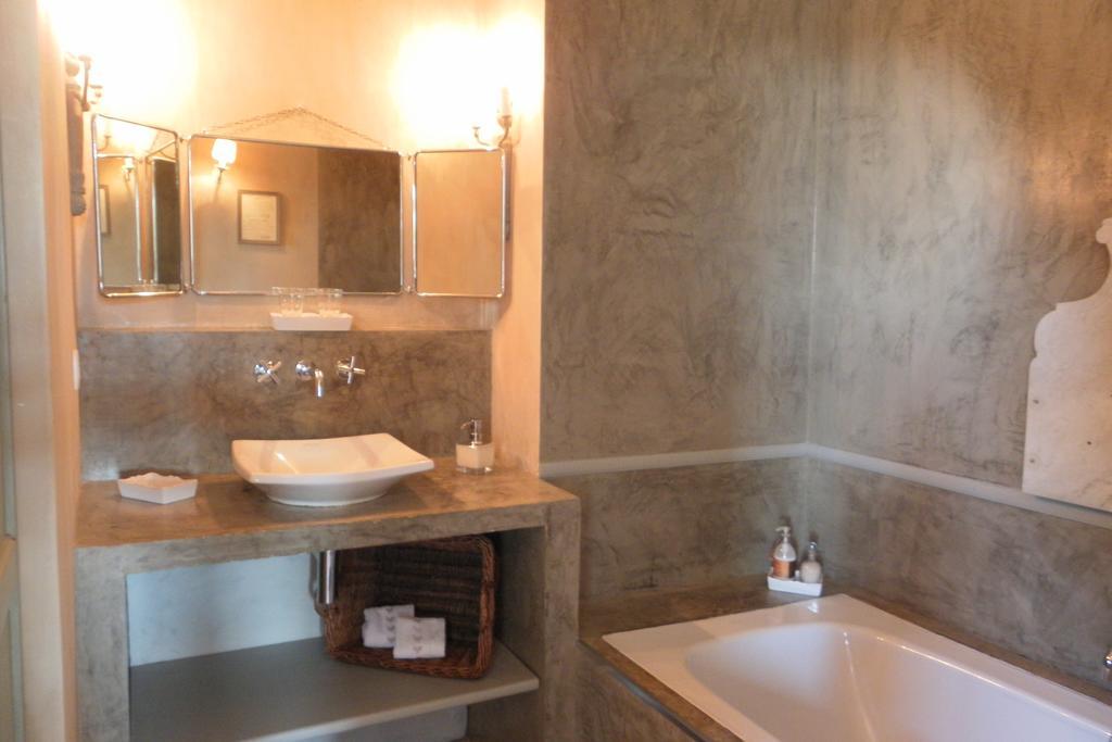アルカング Les Volets Bleus Bed & Breakfast 部屋 写真