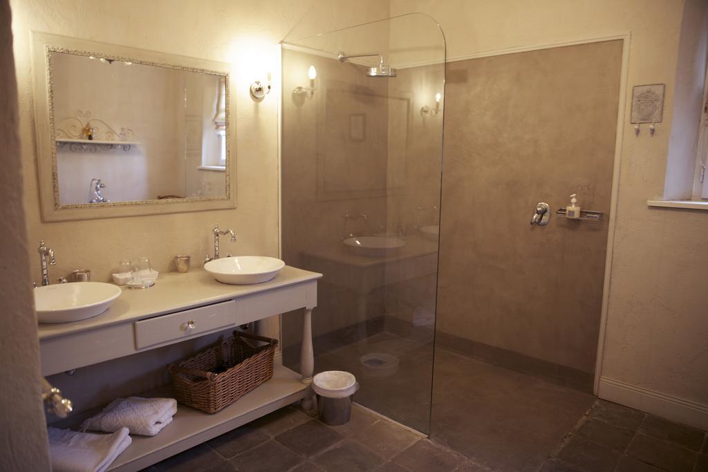 アルカング Les Volets Bleus Bed & Breakfast 部屋 写真