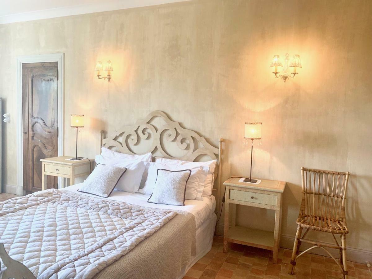 アルカング Les Volets Bleus Bed & Breakfast エクステリア 写真