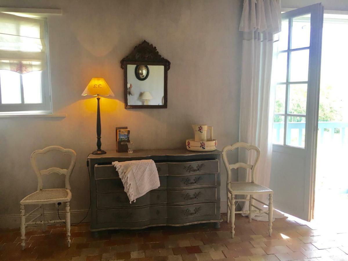 アルカング Les Volets Bleus Bed & Breakfast エクステリア 写真