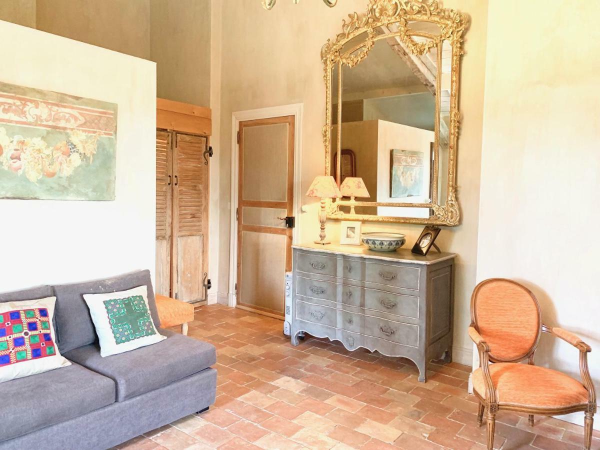 アルカング Les Volets Bleus Bed & Breakfast エクステリア 写真