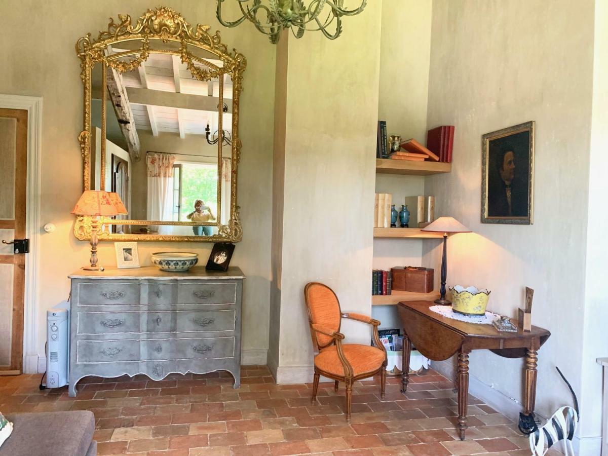 アルカング Les Volets Bleus Bed & Breakfast エクステリア 写真