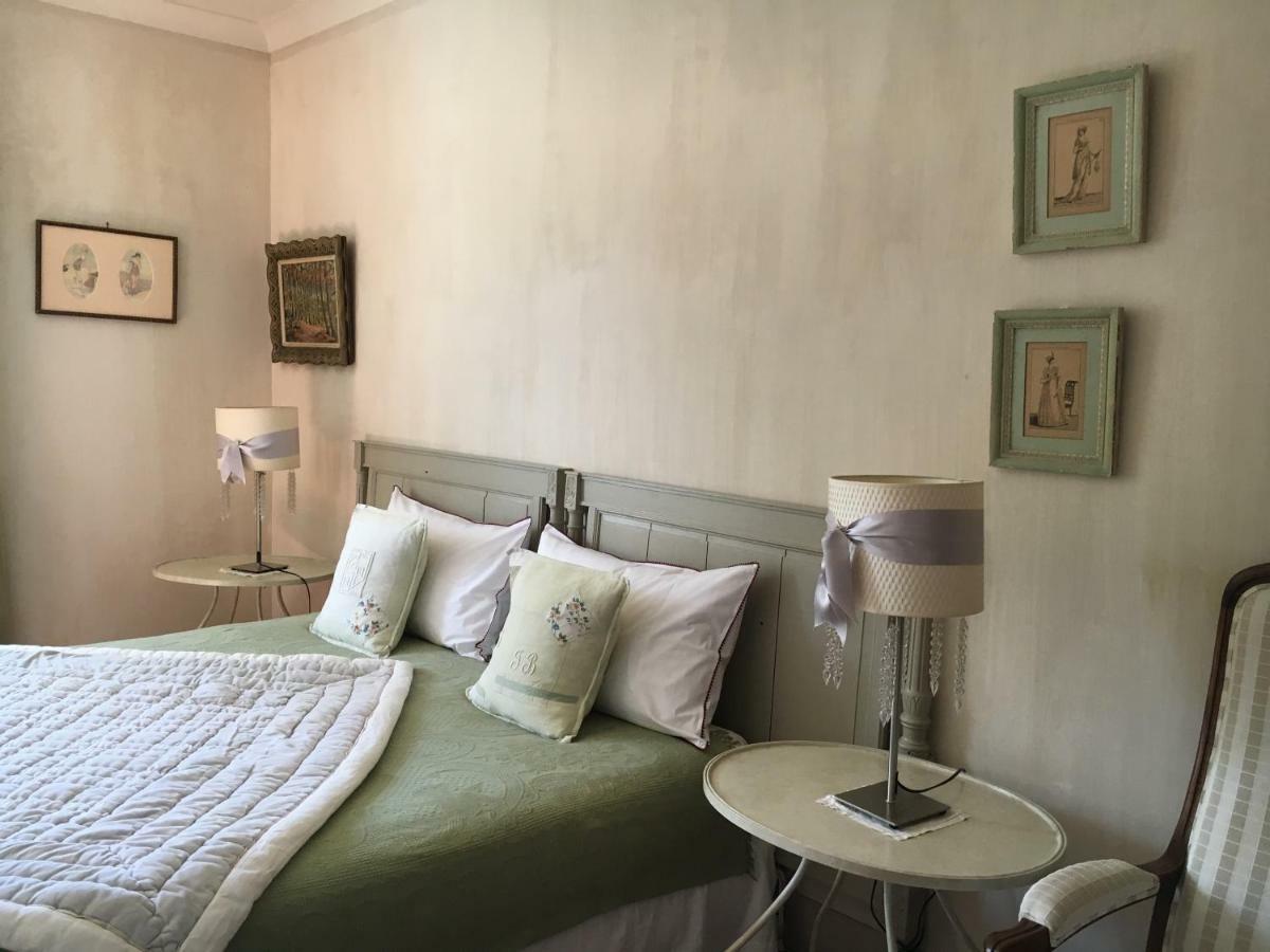 アルカング Les Volets Bleus Bed & Breakfast エクステリア 写真