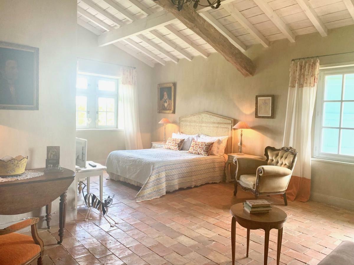 アルカング Les Volets Bleus Bed & Breakfast エクステリア 写真