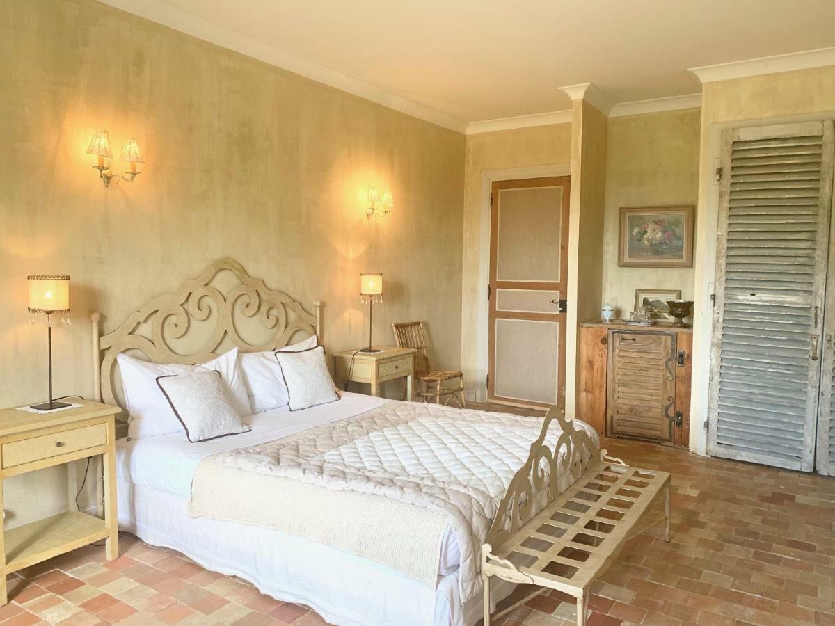 アルカング Les Volets Bleus Bed & Breakfast エクステリア 写真