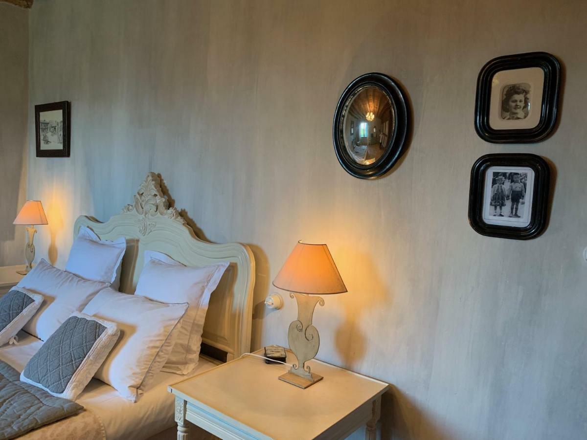 アルカング Les Volets Bleus Bed & Breakfast エクステリア 写真