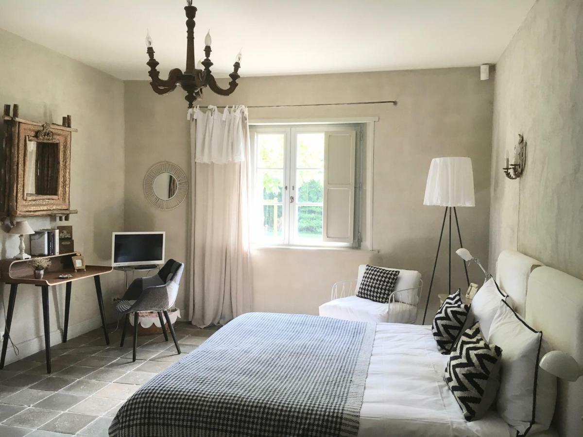 アルカング Les Volets Bleus Bed & Breakfast エクステリア 写真
