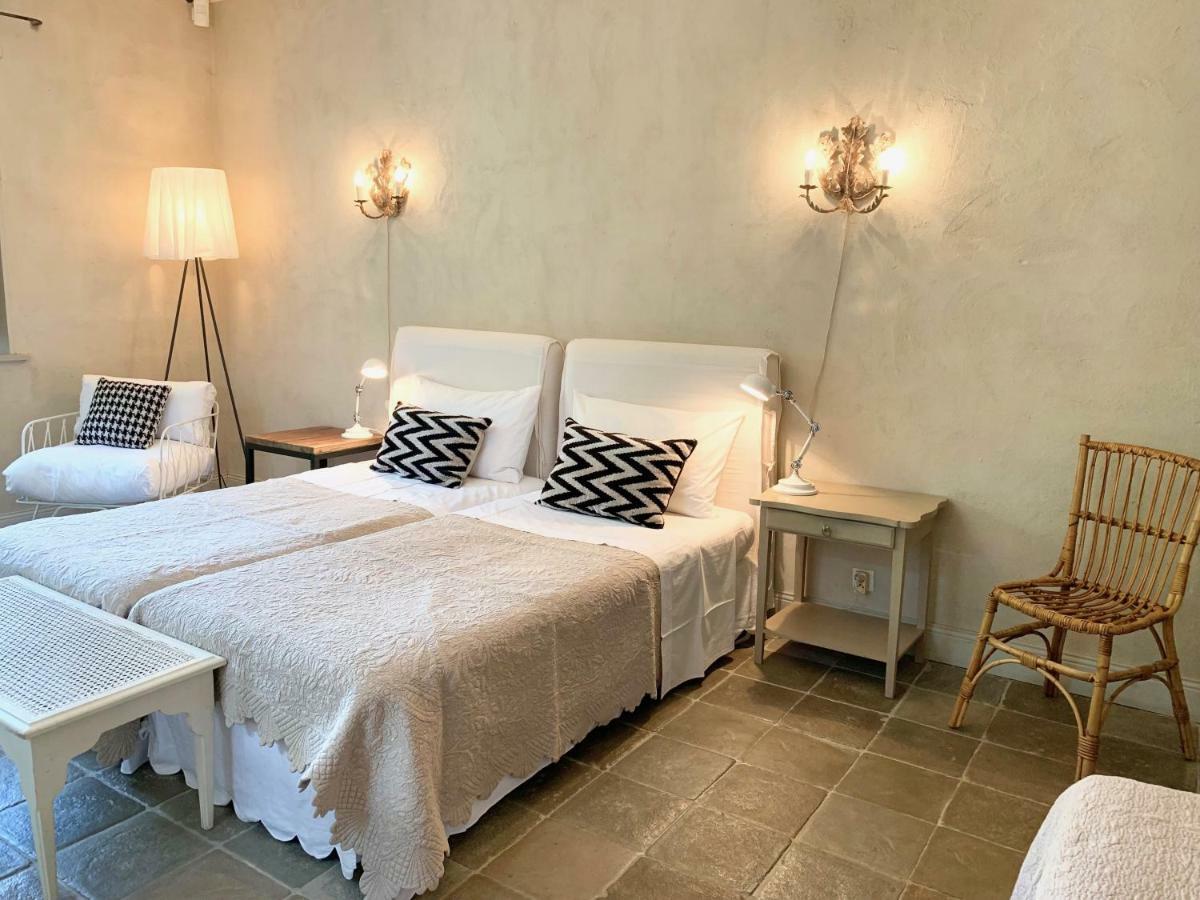 アルカング Les Volets Bleus Bed & Breakfast エクステリア 写真