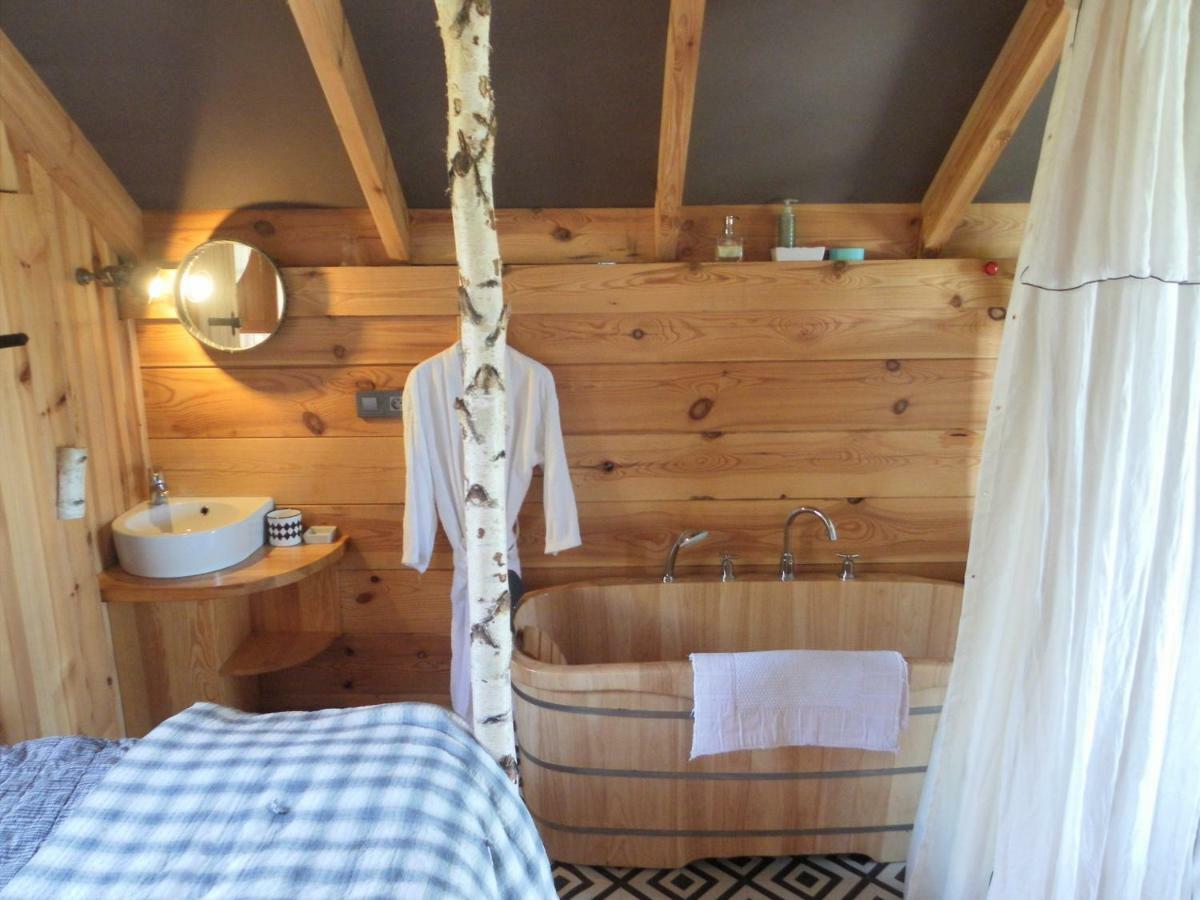 アルカング Les Volets Bleus Bed & Breakfast エクステリア 写真
